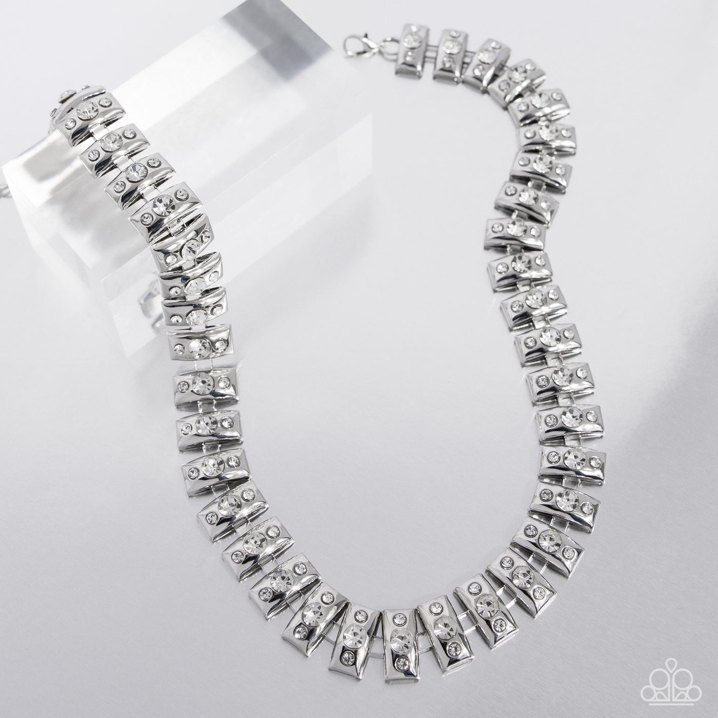 Paparazzi Officially Opulent- White