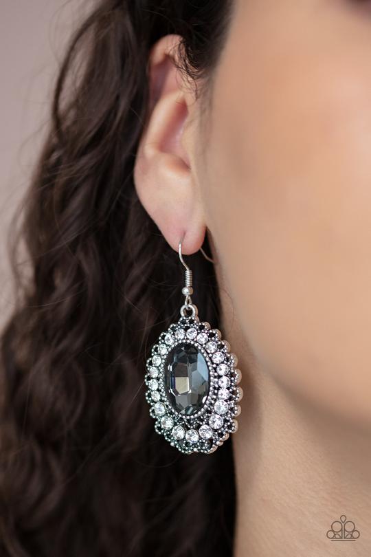 Paparazzi earrings Glacial Gardens - Silver